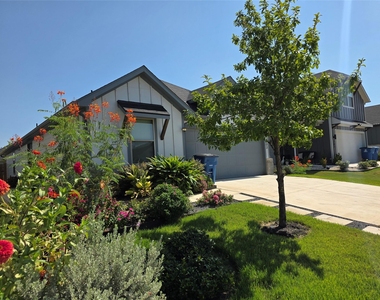 203 Spirit St - Photo Thumbnail 10