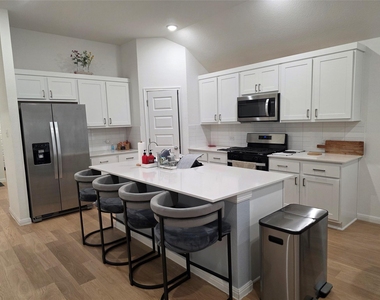 203 Spirit St - Photo Thumbnail 3