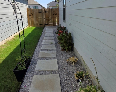 203 Spirit St - Photo Thumbnail 11
