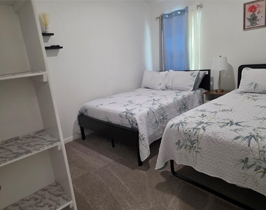 203 Spirit St - Photo Thumbnail 4