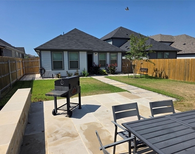 203 Spirit St - Photo Thumbnail 9