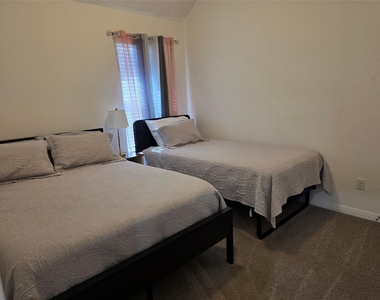 203 Spirit St - Photo Thumbnail 5