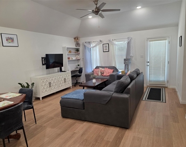 203 Spirit St - Photo Thumbnail 1