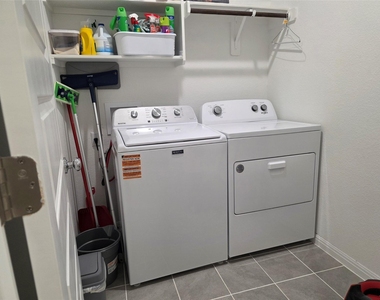 203 Spirit St - Photo Thumbnail 6