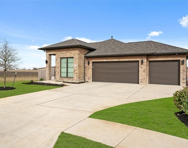 135 Plumbago Loop - Photo Thumbnail 1