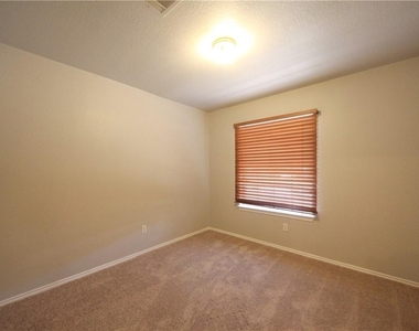 2001 Charlotte Way - Photo Thumbnail 10