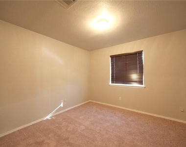 2001 Charlotte Way - Photo Thumbnail 13