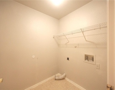 2001 Charlotte Way - Photo Thumbnail 12