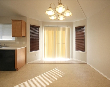 2001 Charlotte Way - Photo Thumbnail 4