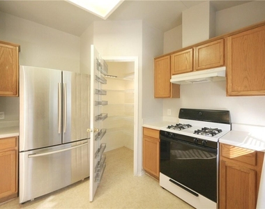 2001 Charlotte Way - Photo Thumbnail 7