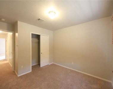 2001 Charlotte Way - Photo Thumbnail 11
