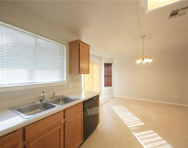 2001 Charlotte Way - Photo Thumbnail 6