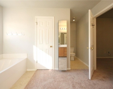 2001 Charlotte Way - Photo Thumbnail 18