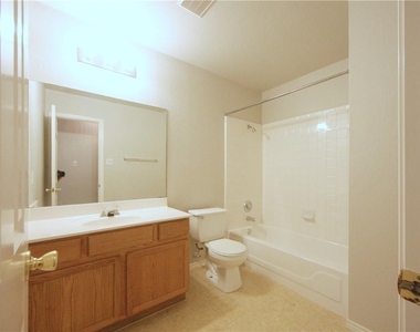 2001 Charlotte Way - Photo Thumbnail 9