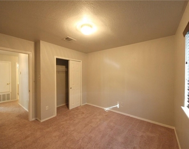2001 Charlotte Way - Photo Thumbnail 14