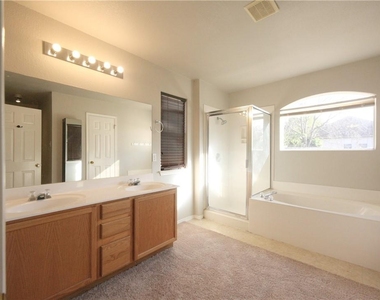 2001 Charlotte Way - Photo Thumbnail 17