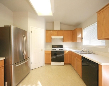 2001 Charlotte Way - Photo Thumbnail 5