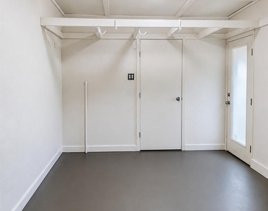 3209 Barton View Dr - Photo Thumbnail 12