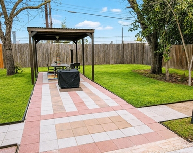 3209 Barton View Dr - Photo Thumbnail 14