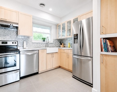 3209 Barton View Dr - Photo Thumbnail 3
