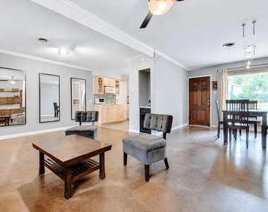 3209 Barton View Dr - Photo Thumbnail 2