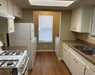 5006 Sara Dr - Photo Thumbnail 8