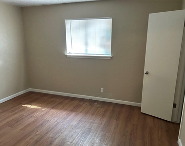 5006 Sara Dr - Photo Thumbnail 16
