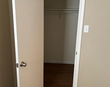 5006 Sara Dr - Photo Thumbnail 14
