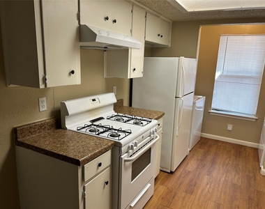 5006 Sara Dr - Photo Thumbnail 7