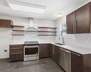 1310 Strickland Dr - Photo Thumbnail 8