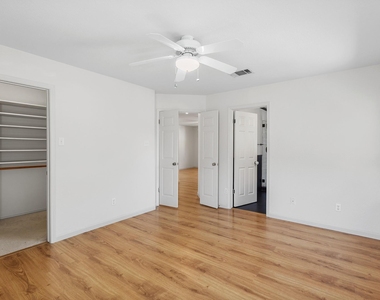 1310 Strickland Dr - Photo Thumbnail 15