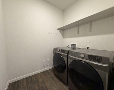 3001 Egan Dr - Photo Thumbnail 13