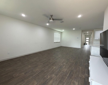 3001 Egan Dr - Photo Thumbnail 25