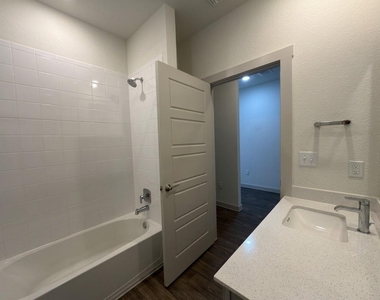 3001 Egan Dr - Photo Thumbnail 10