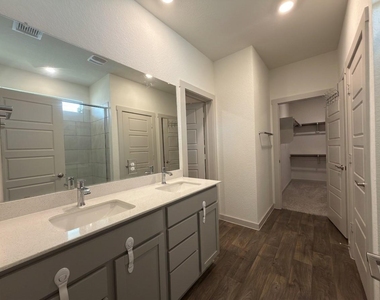 3001 Egan Dr - Photo Thumbnail 17