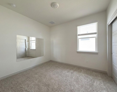 3001 Egan Dr - Photo Thumbnail 12