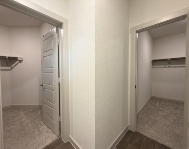 3001 Egan Dr - Photo Thumbnail 22