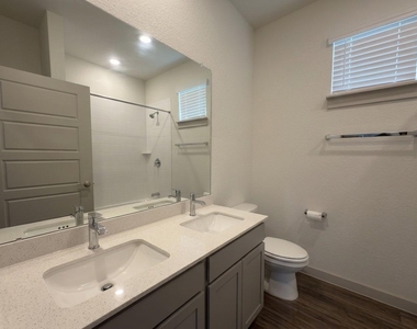 3001 Egan Dr - Photo Thumbnail 9