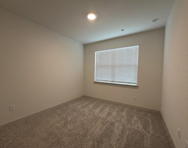 3001 Egan Dr - Photo Thumbnail 11