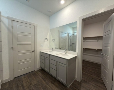 3001 Egan Dr - Photo Thumbnail 21