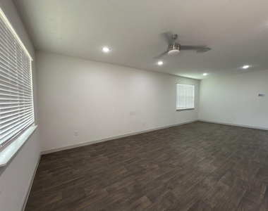 3001 Egan Dr - Photo Thumbnail 27