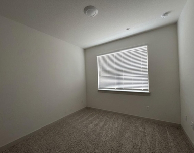 3001 Egan Dr - Photo Thumbnail 6