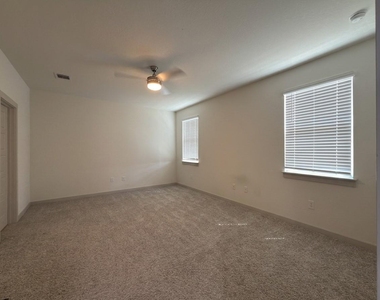3001 Egan Dr - Photo Thumbnail 16