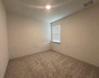 3001 Egan Dr - Photo Thumbnail 8