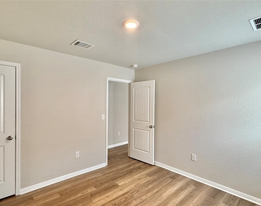 521 Otto Ave - Photo Thumbnail 12