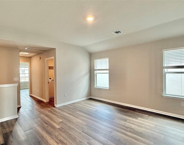 521 Otto Ave - Photo Thumbnail 8
