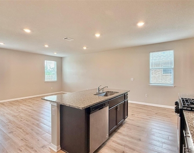 521 Otto Ave - Photo Thumbnail 5