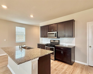 521 Otto Ave - Photo Thumbnail 3