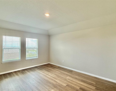 521 Otto Ave - Photo Thumbnail 9