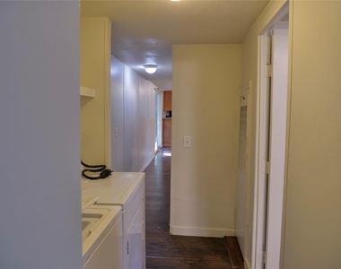 1504 Citation Cir - Photo Thumbnail 10